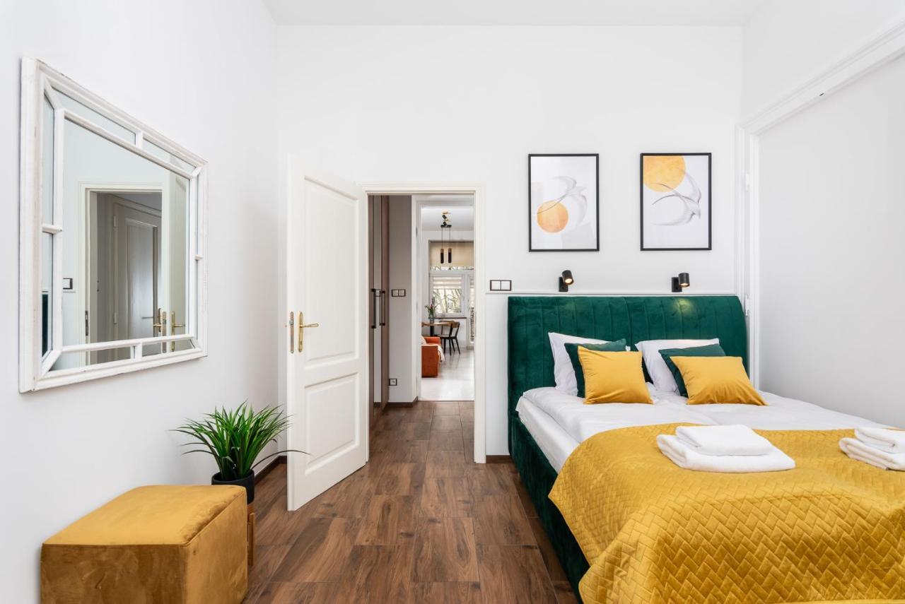 Premium Splendid Old Town Suites - By Upstairs Краков Экстерьер фото